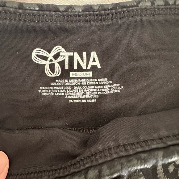 Like New Aritzia TNA Leopard Equator Leggings - Medium - Picture 4 of 7